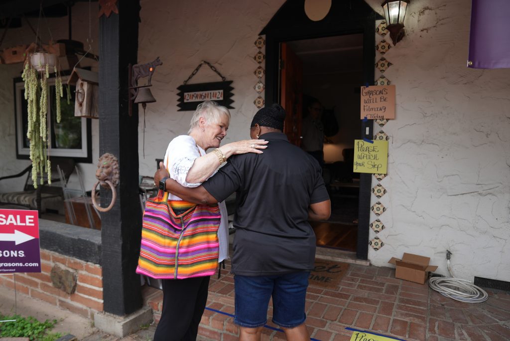 Estate Sale vs. Garage Sale: Understanding the Difference - Grasons